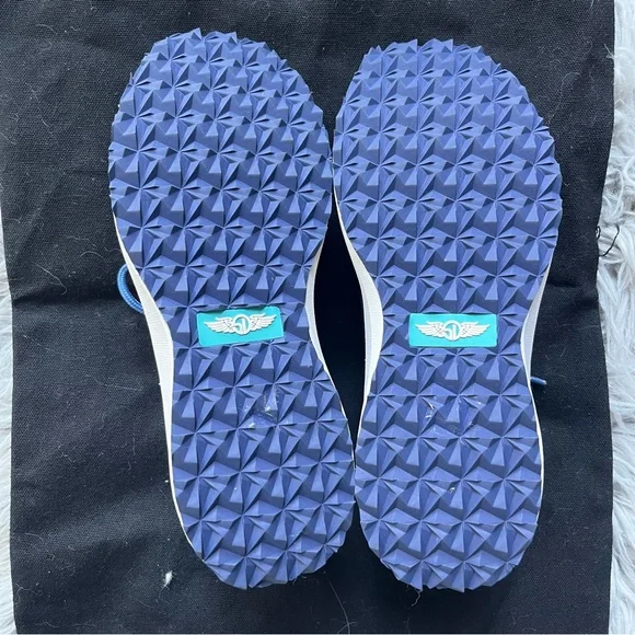 Like NEW 🎉 Sz 7 💙 spikeless golf shoes -Straight Down brand “Swing” - snug fit - Picture 3 of 10